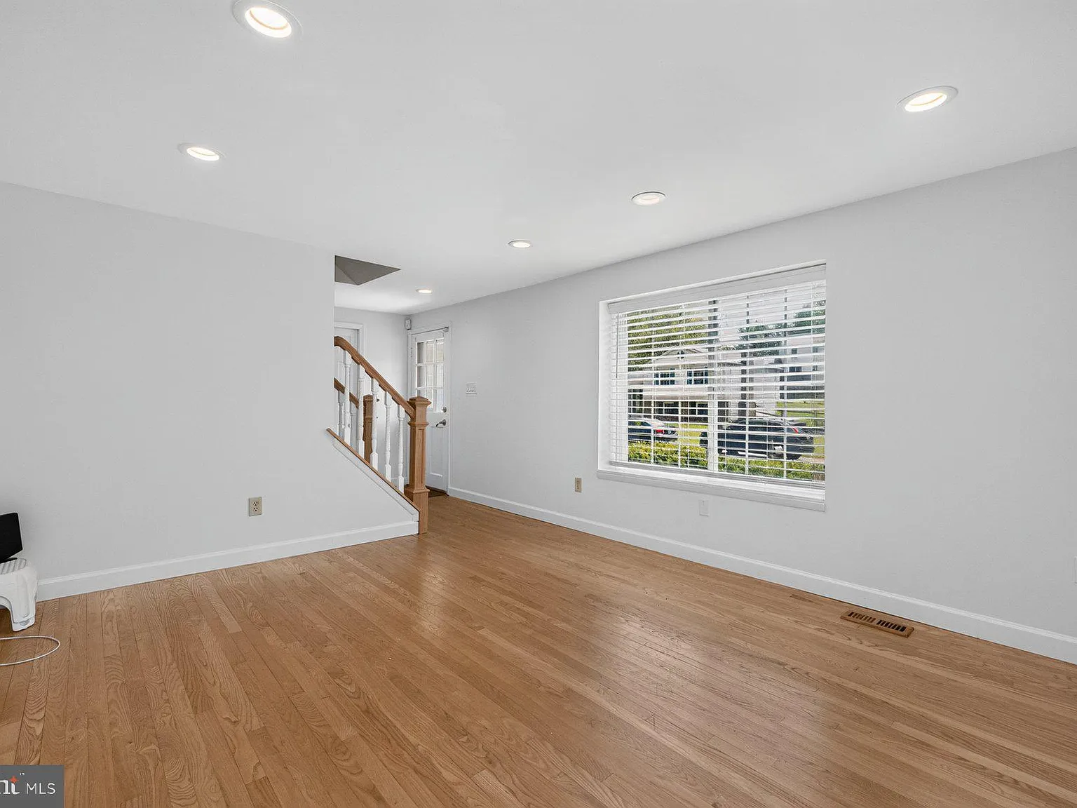 4 bed, 2.5 bath, 2377 sqft, $3,850 — Photo 3