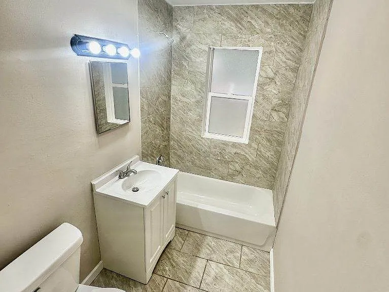 1329 Williams St — Photo 4