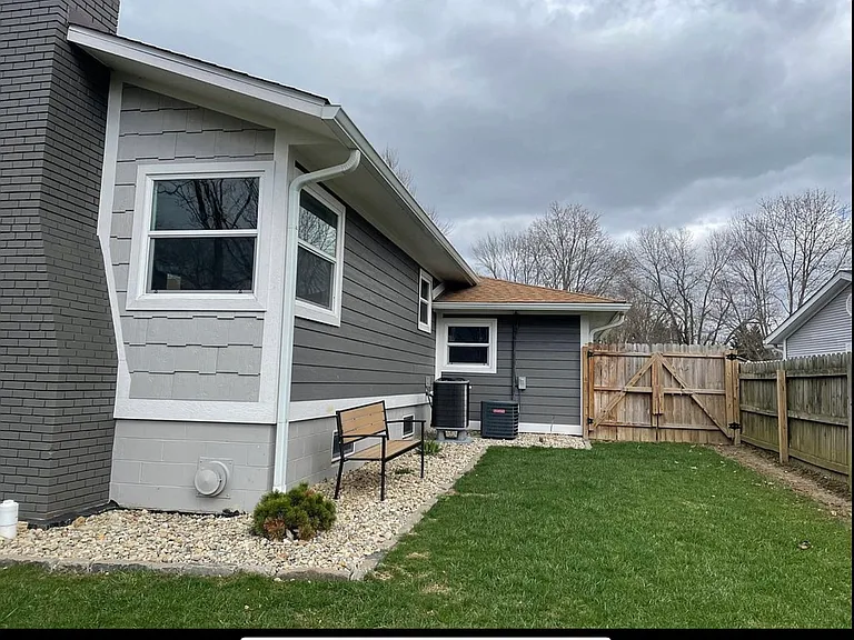 W William Dr — Photo 2
