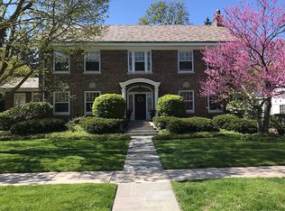 567 Earlston Rd, Kenilworth, IL 60043