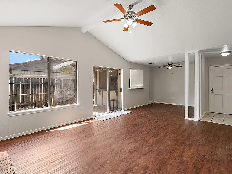 22307 Red River Dr — Photo 3
