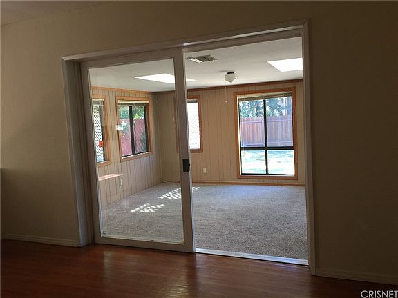 5th image of 22607 Clarendon St