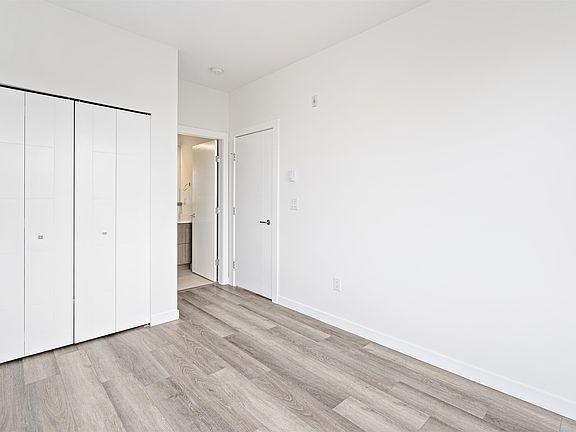 5th image of 20695 Eastleigh Cres #401