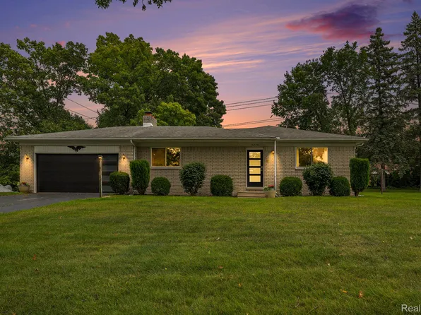 3270 Indianview Dr, Waterford, MI 48329