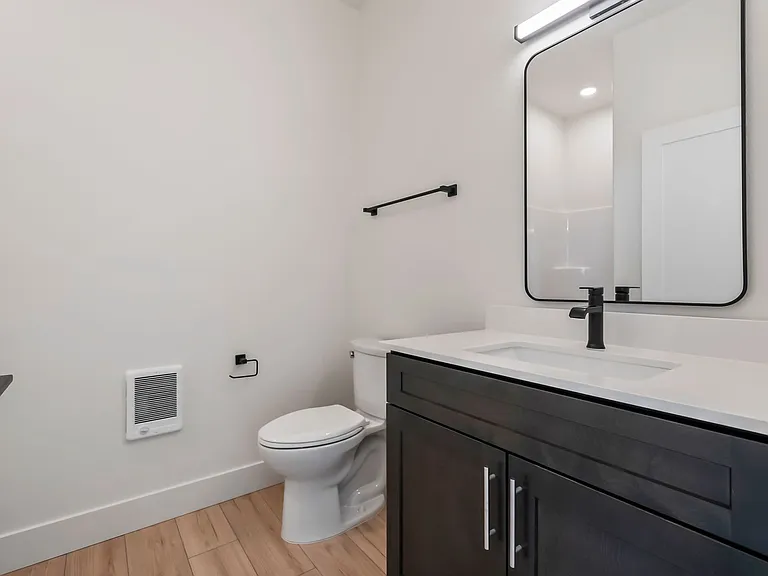 470 NW Fir Ave #201 — Photo 25