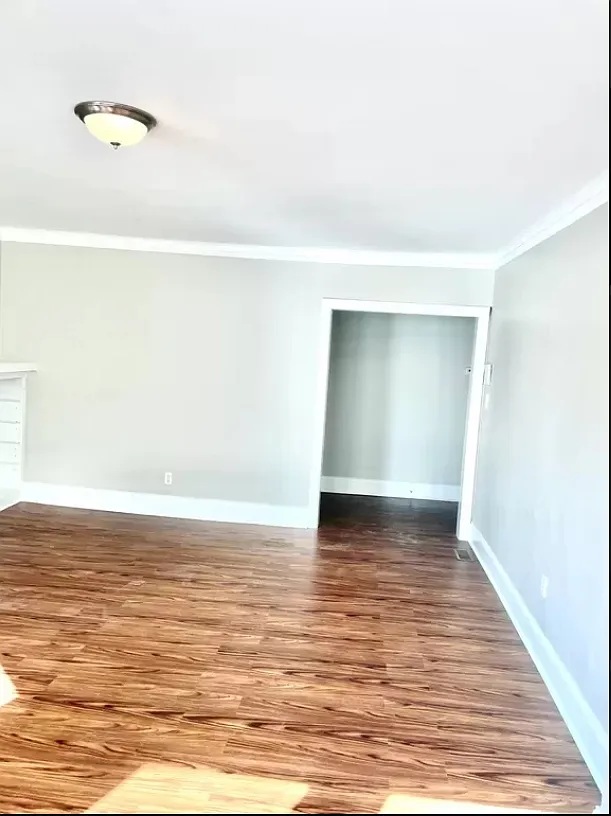 6046 South Rhodes Avenue - Unit 1 — Photo 3