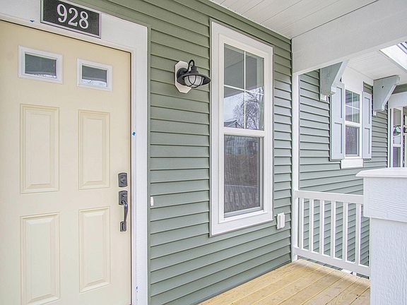 4th image of 928 S Lake St #13