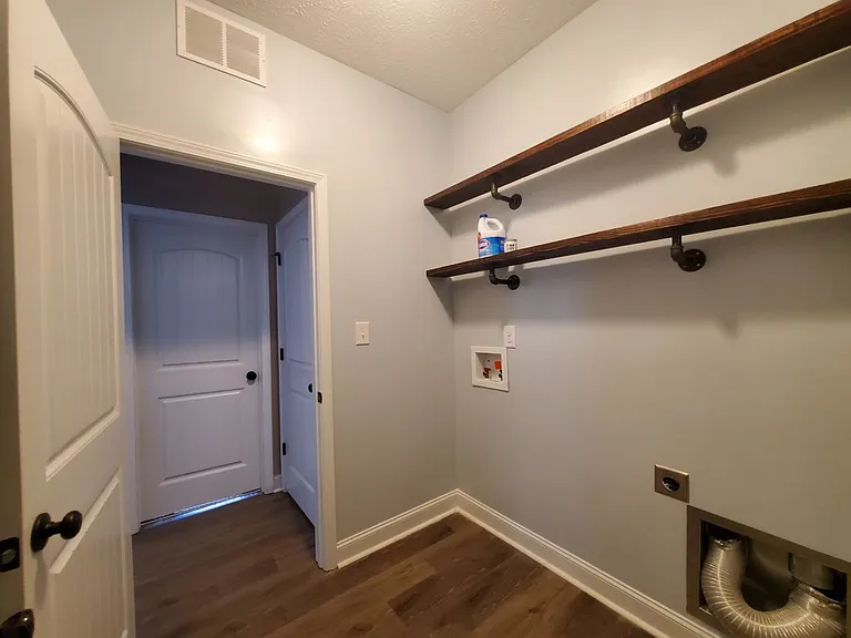 2244 Lakedale Dr — Photo 12
