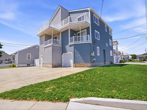 2nd image of 201 Beach Ave W #B