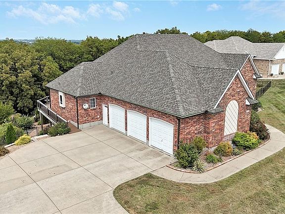 5th image of 1200 SW Foxtail Dr