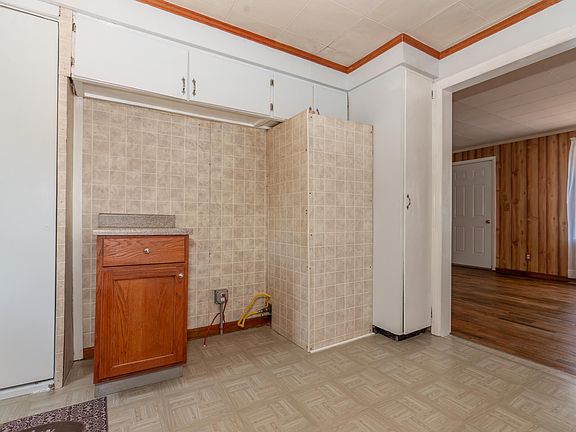 4th image of 1233 Roberts St