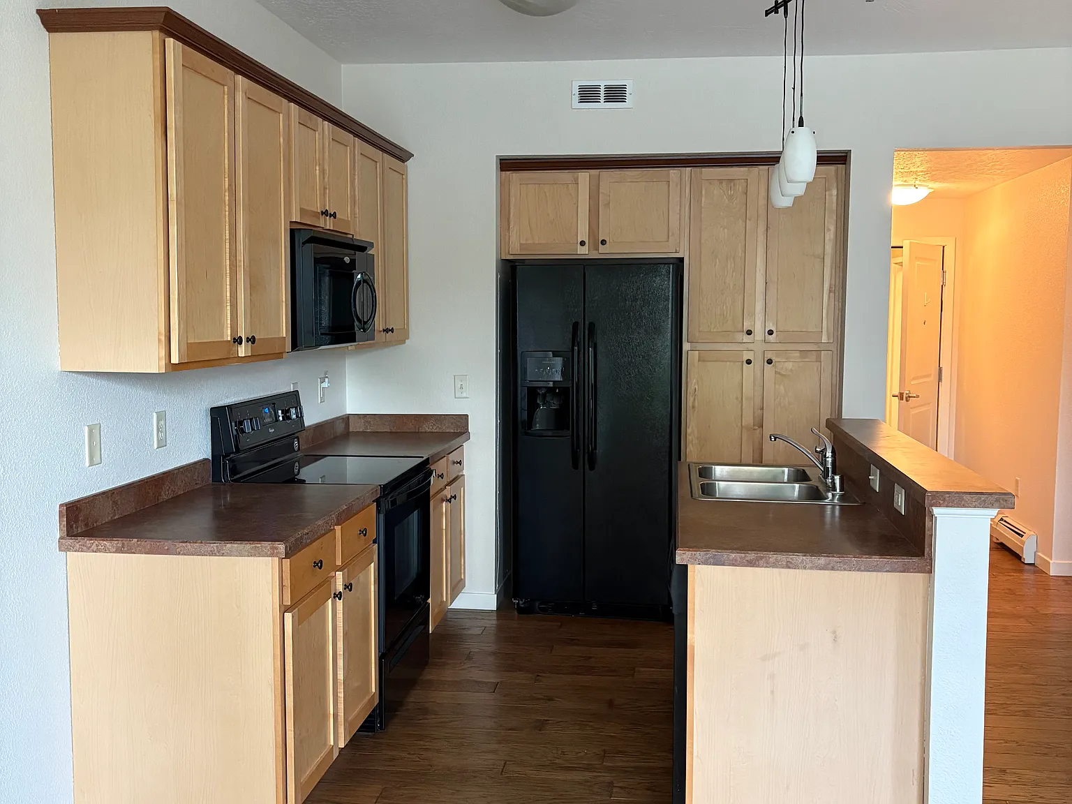2 bed, 903 sqft, $1,900 — Photo 3