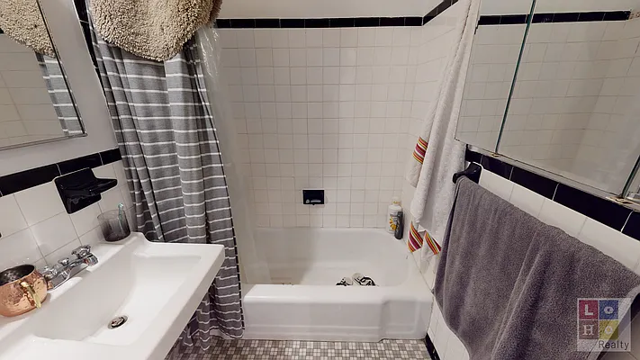 Rented by LoHo Realty | media 21