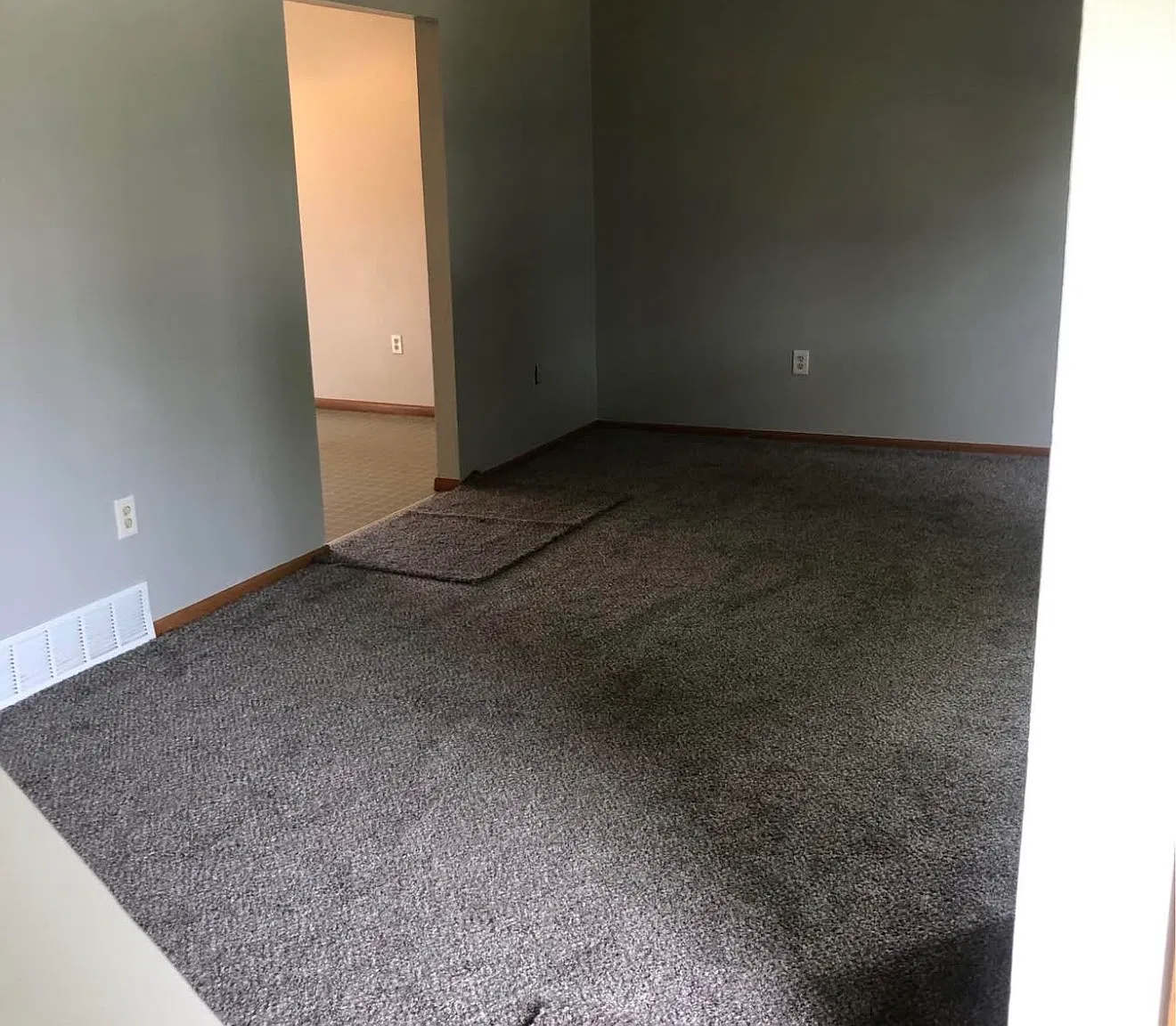 3 bed, 1.5 bath, 1300 sqft, $1,350 — Photo 2