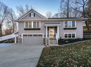 1395 Kelly Ln, Dubuque, IA 52003