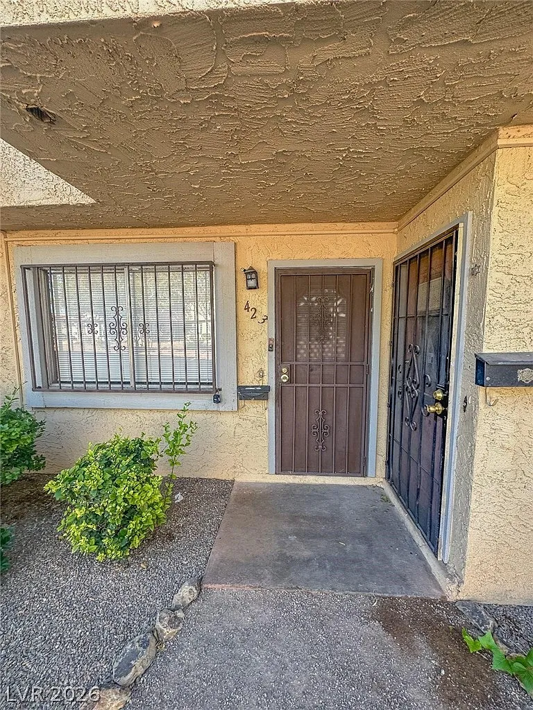 2 bed, 1.5 bath, 986 sqft, $1,460 — Photo 2