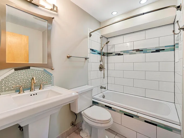 1812 S Dearborn St #12 — Photo 13