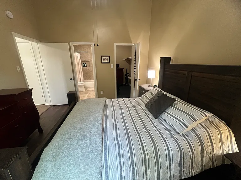 Primary suite showing en-suite bathroom and large walk in closet