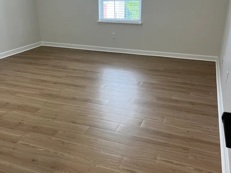 Lochwood Apartments — Photo 12