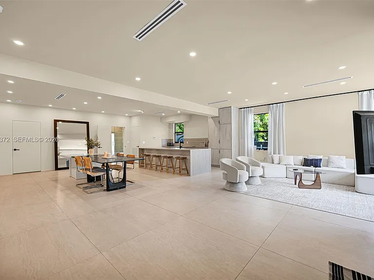 4721 NW 6th Ave — Photo 16