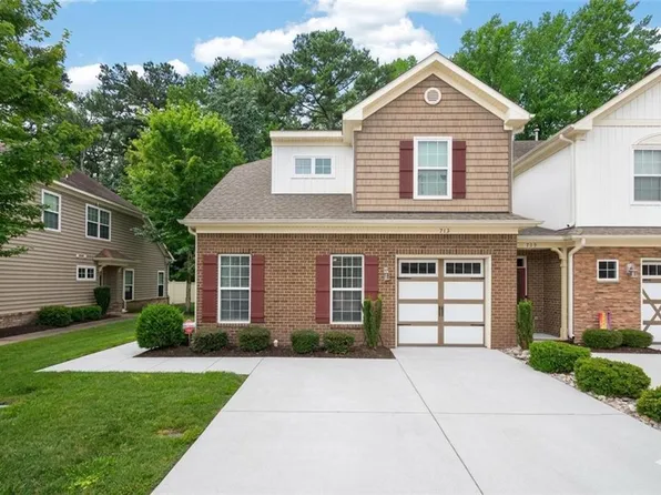 713 Tiffany Green Ct, Chesapeake, VA 23320