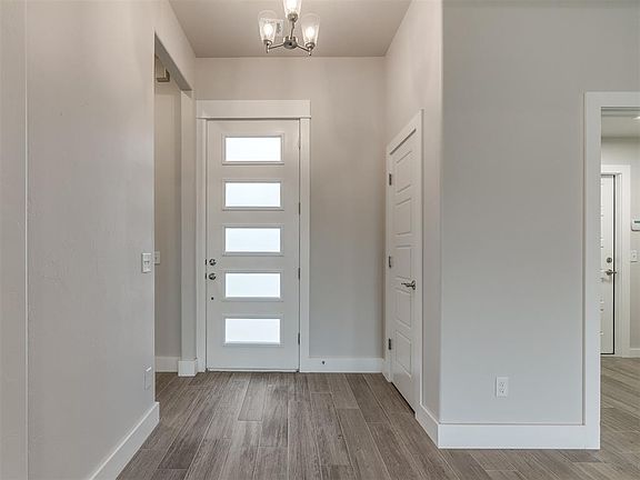 3rd image of 4405 Angel Oak Dr