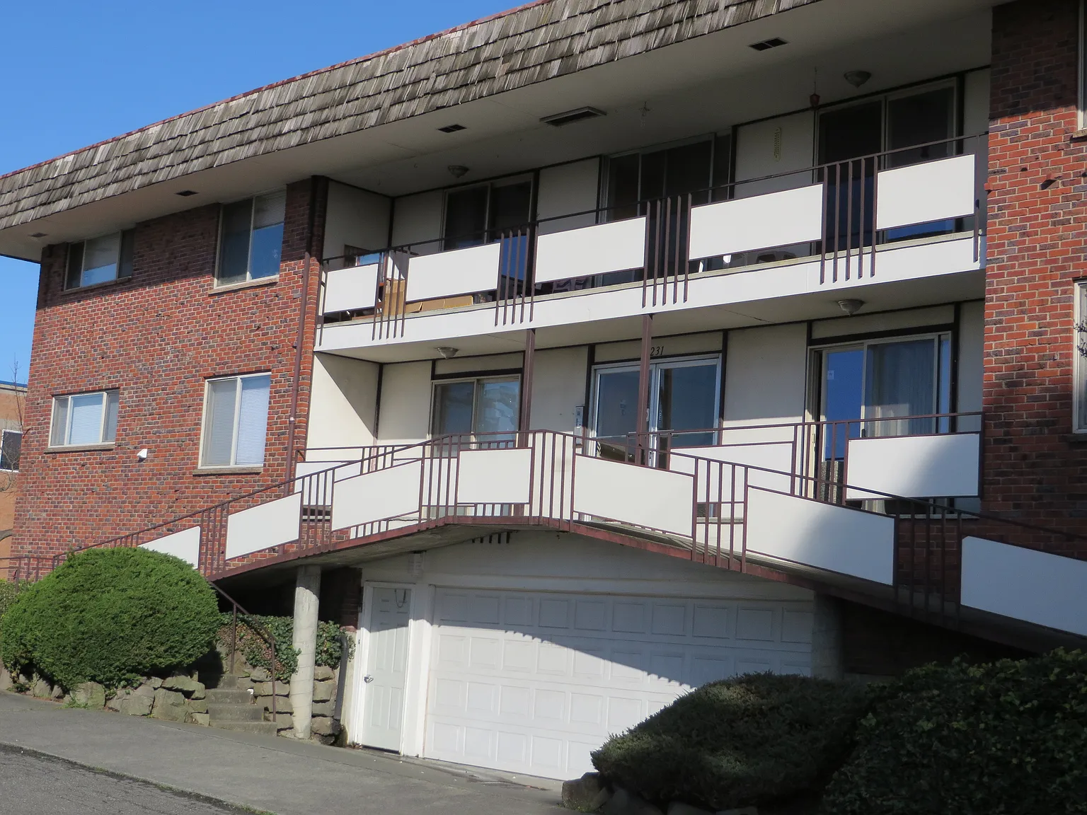 Leslie Arms — Photo 1