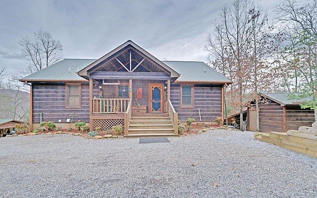 1st image of 165 Stone Brook Ln