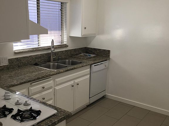 3rd image of 416 N Kenwood St #6A