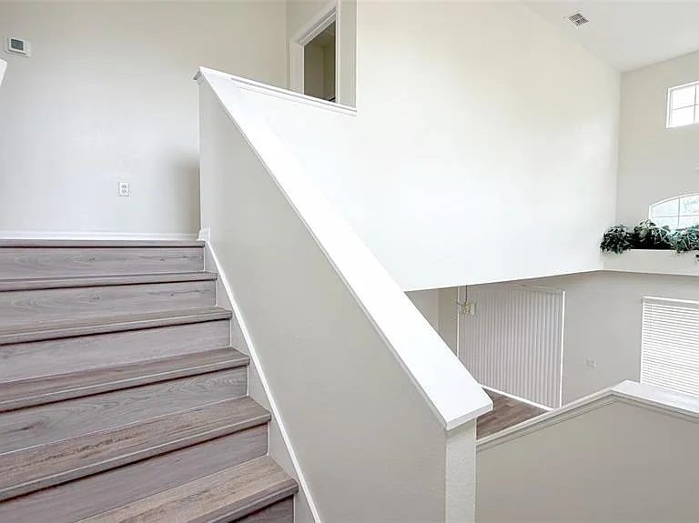 203 Madison Cir — Photo 24