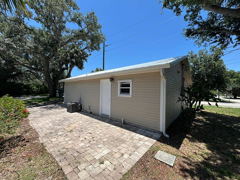 944 Louisiana Ave — Photo 18