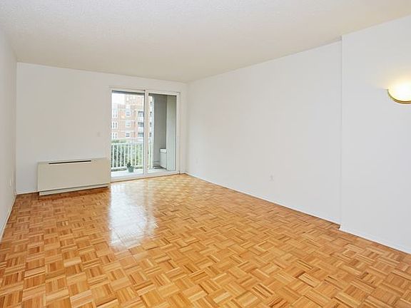 4th image of 40 Oceana Dr W APT 4E