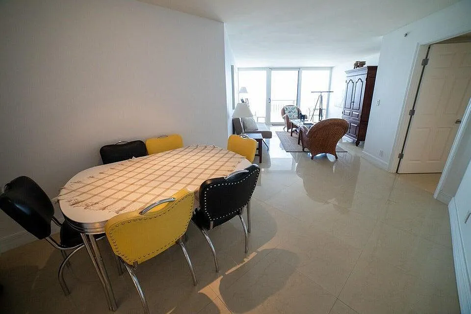 1 bed, 1.5 bath, 913 sqft, $3,800 — Photo 4
