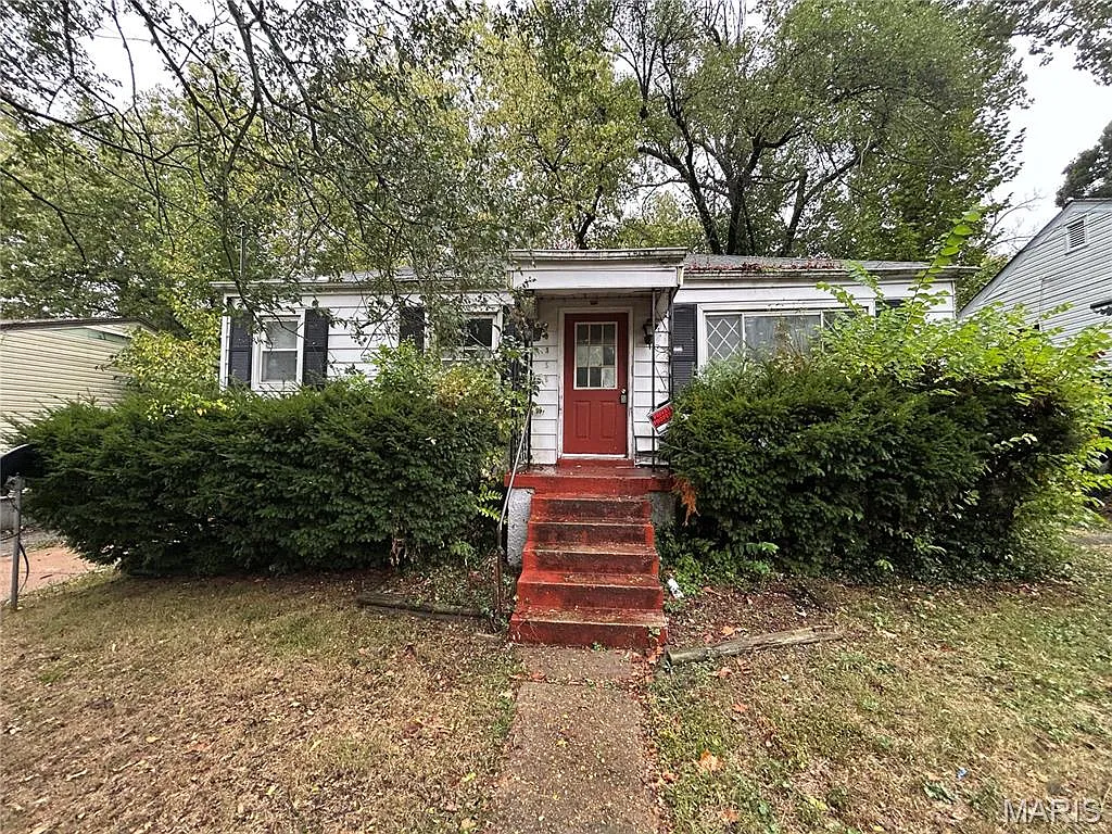 10155 Cloverdale Dr photo 1