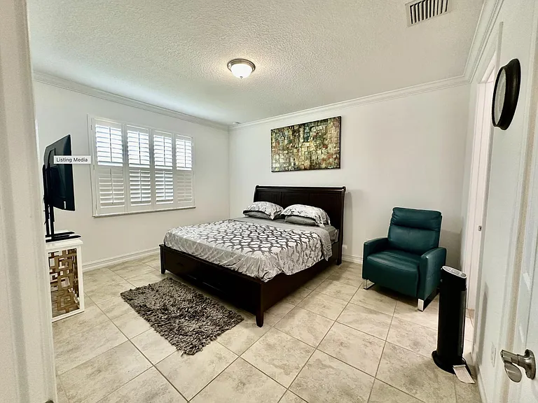 6112 NW Cullen Way — Photo 6