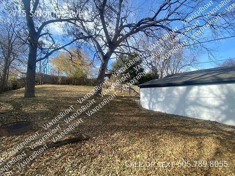 2715 S Norton Ave — Photo 11