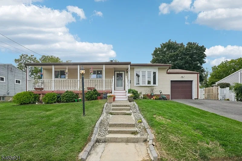 25 Lawrence Dr