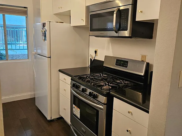 20134 Leadwell St #167 — Photo 3