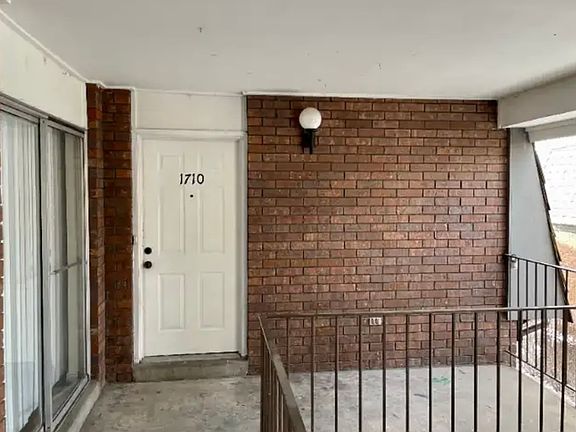 2nd image of 1710 Hickory Ln