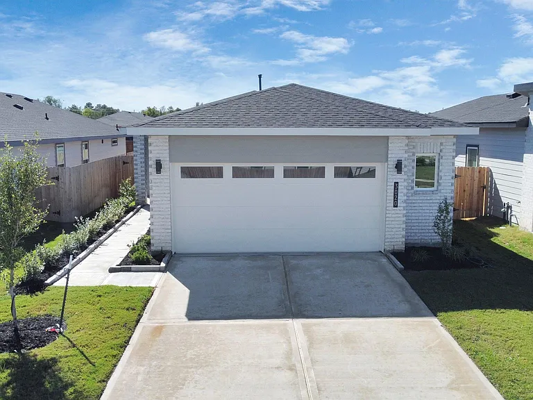 3020 Gunnersbury Dr — Photo 2