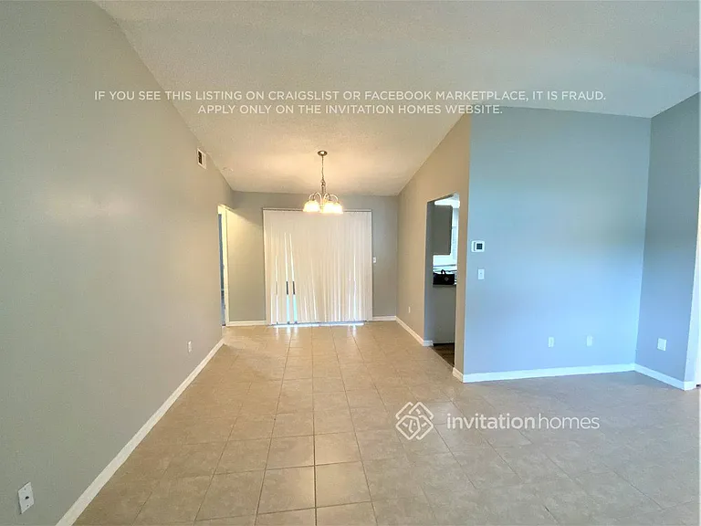 1025 Saint Johns St SE — Photo 3