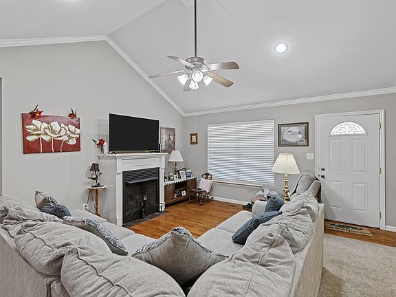 5th image of 411 Maple Crest Cir NW