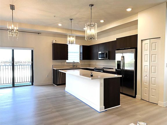 5th image of 10455 NW 82nd St Unit 35