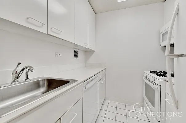 Rented by City Connections Realty | media 24