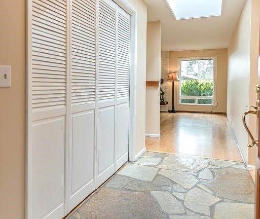 Be welcomed with plenty of natural light with the oversized sky light above.