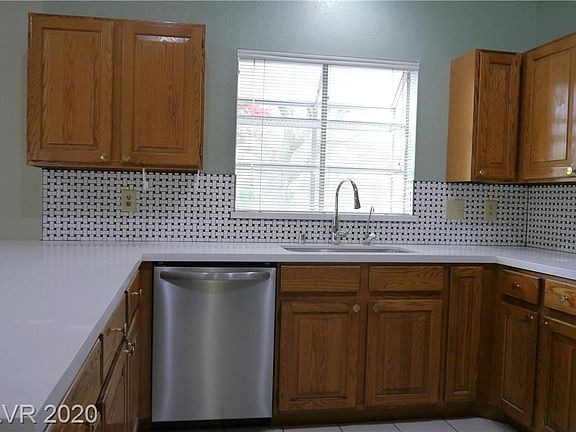 5th image of 804 Sea Pines Ln