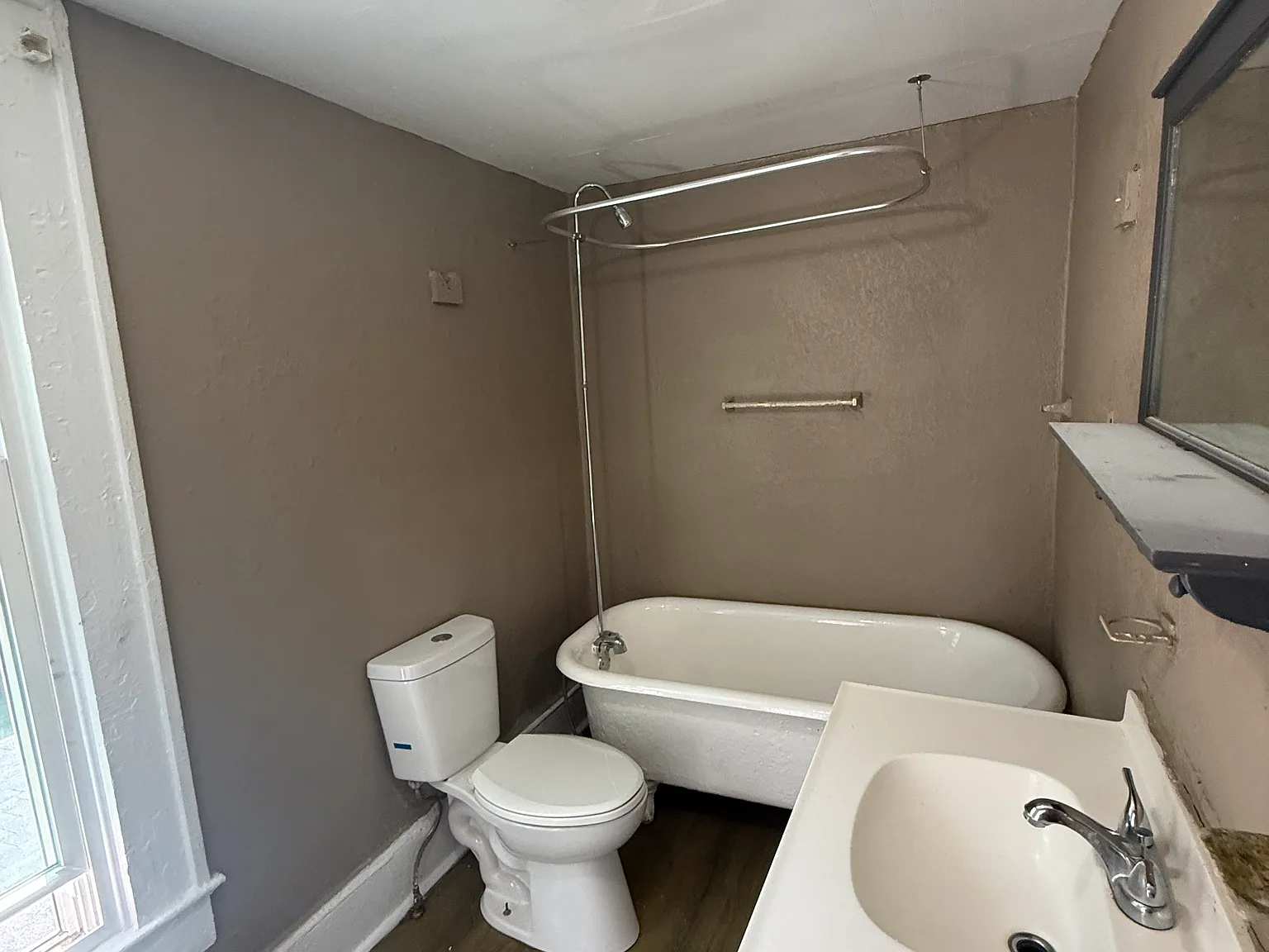 3 bed, 1100 sqft, $875 — Photo 2