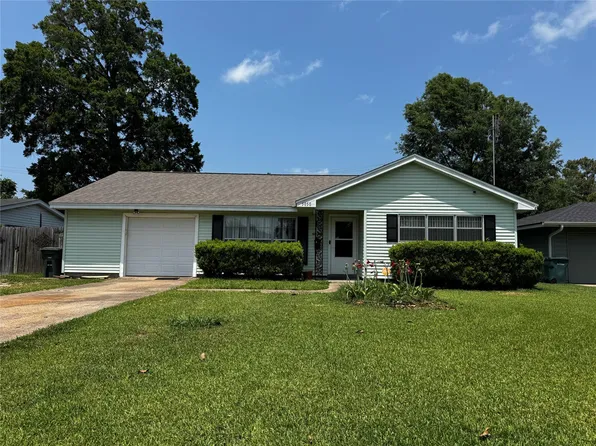 5050 Swallow Dr, Beaumont, TX 77707