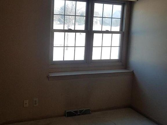 5th image of 10511 S Shepard Ave