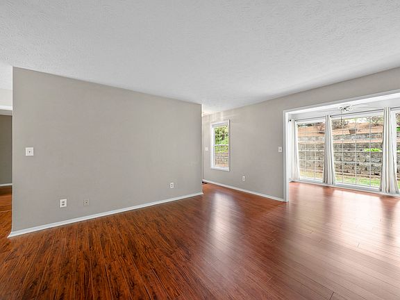 3rd image of 1101 Countryside Pl SE